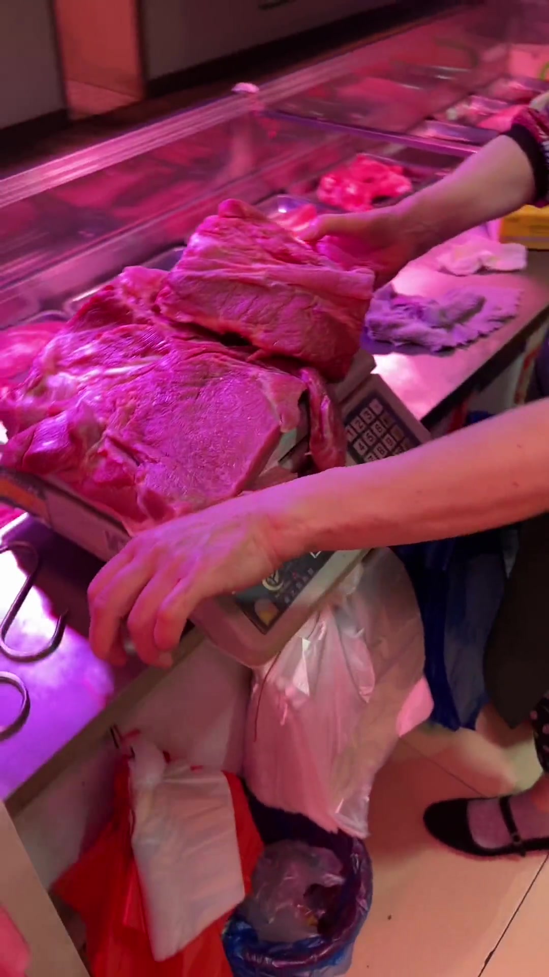 今天不买肉，就看看8斤的肉有多大坨