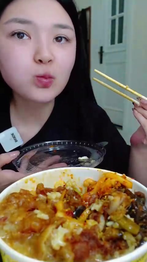 美味的脆皮鸡拌饭