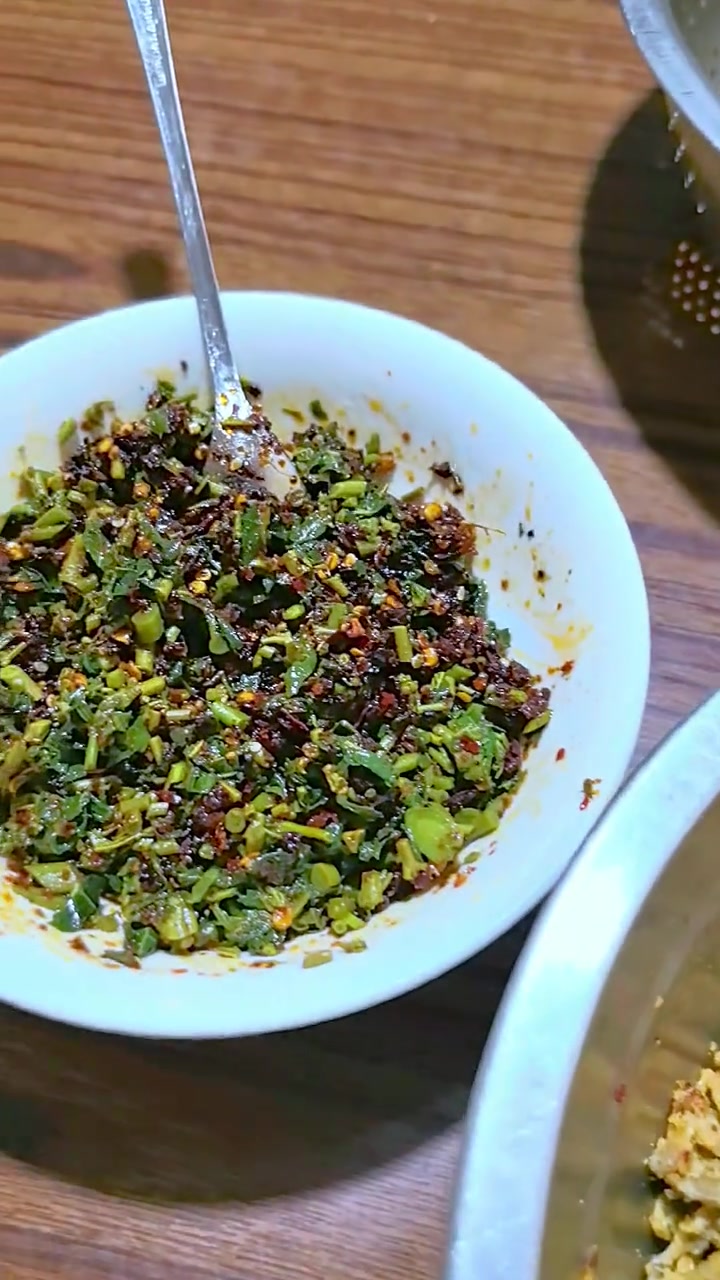 自然馈赠：槐花、香椿与麻麻菜