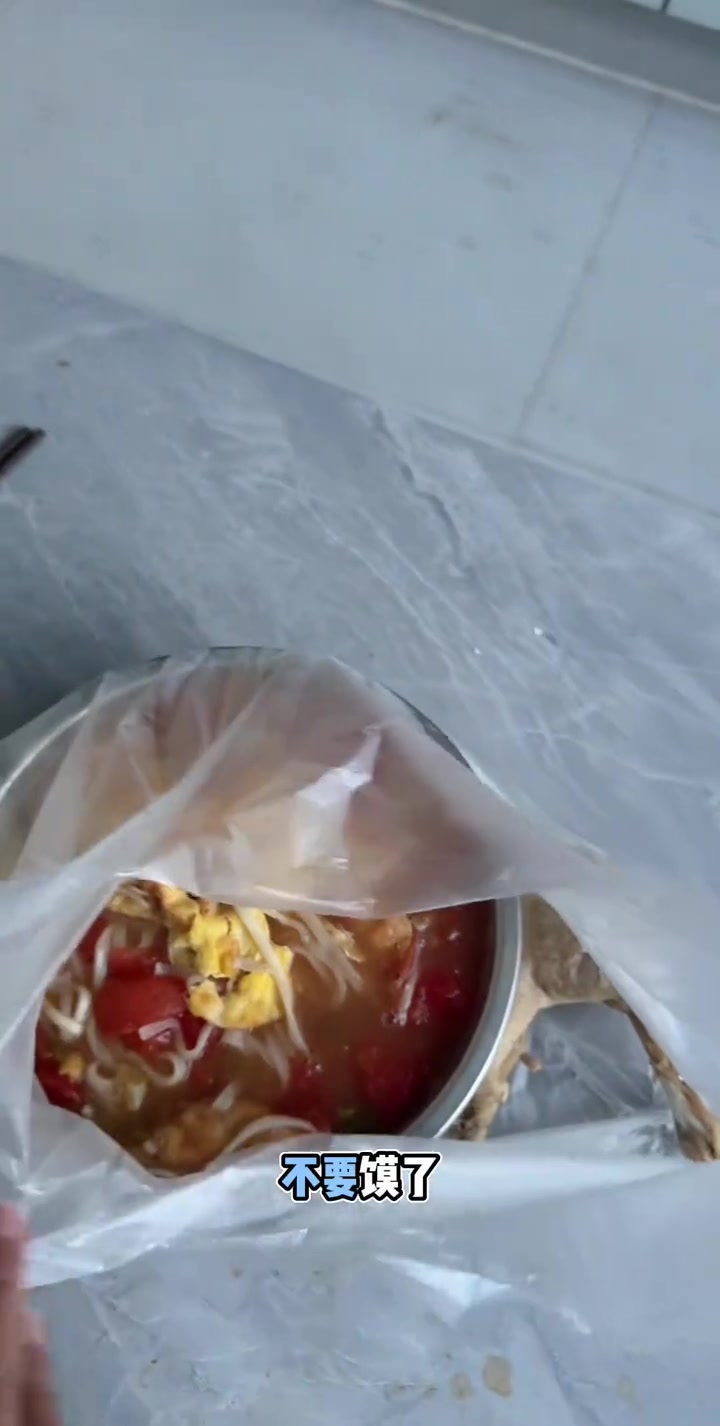 天天喝粥也够，这份西红柿鸡蛋面也不错！