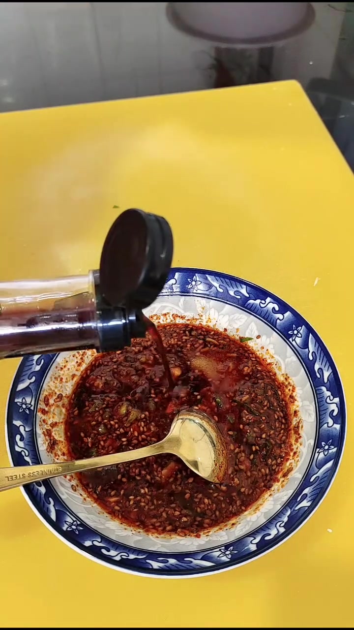 今天第一次做玉米面凉粉，没想到这么成功，软溜溜的太好吃了 #家乡美食 #玉米面凉粉 #凉粉
