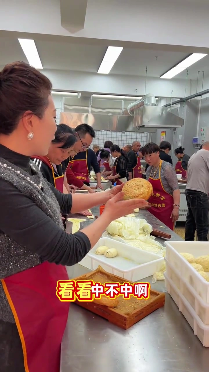 牛姐烧饼夹菜,新乡小吃日常街边美味