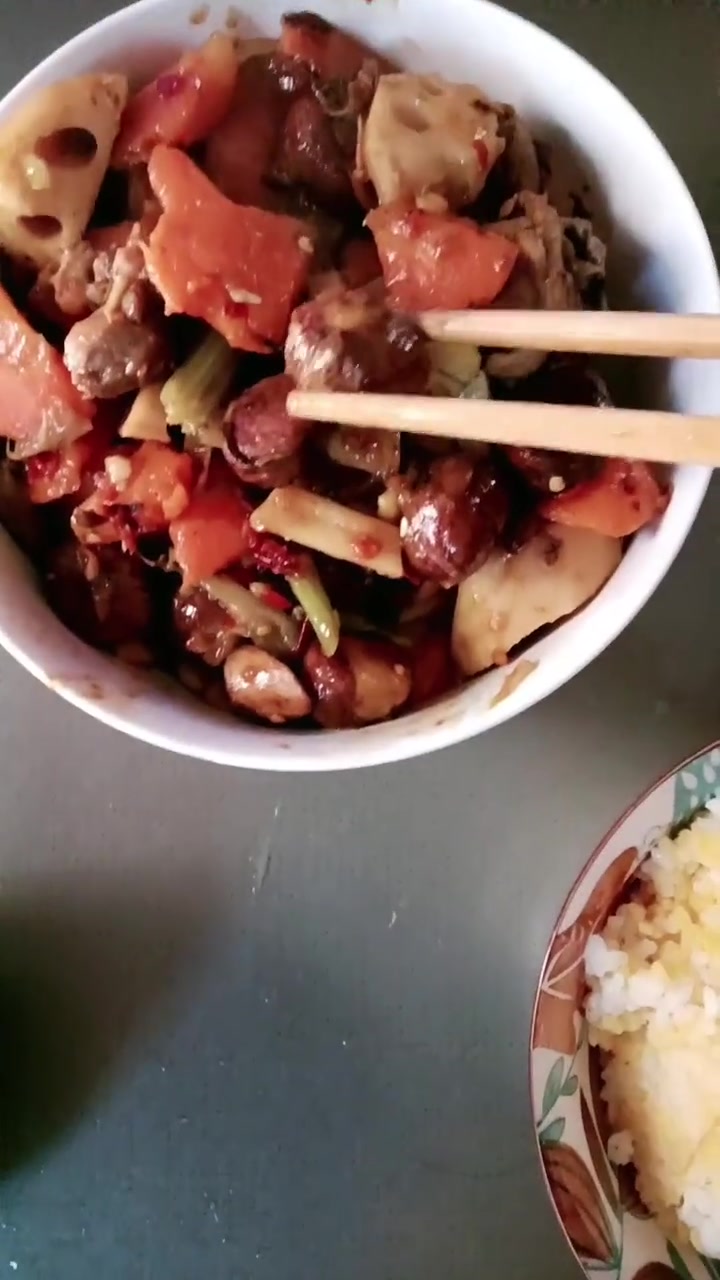万能的平台，板栗胡萝卜莲焖鸡大腿，家的味道