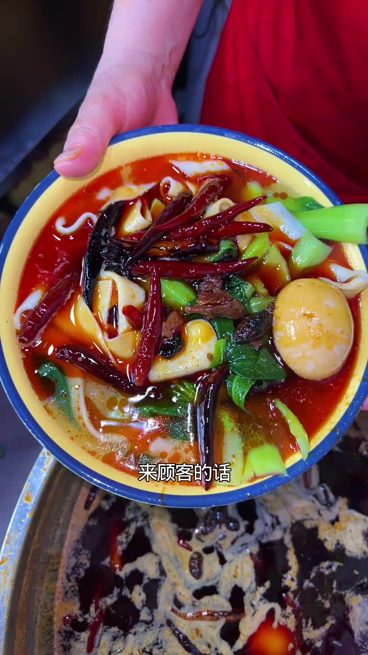 记录安徽板面店的日常，专业板面店不用复杂品种，做专业就能不断来顾客。#牛肉板面 #太和板面