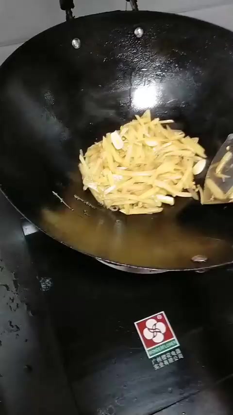 什么菜算好菜?自己喜欢的就是。晚餐土豆丝盖浇饭将就吃