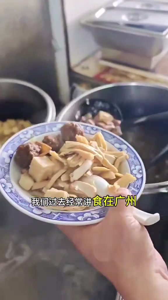 西安麻小麻烩菜,属于西安人享用40年的浪漫,八十年代滋味丰盛家乡特色小吃,想不想来上一碗试