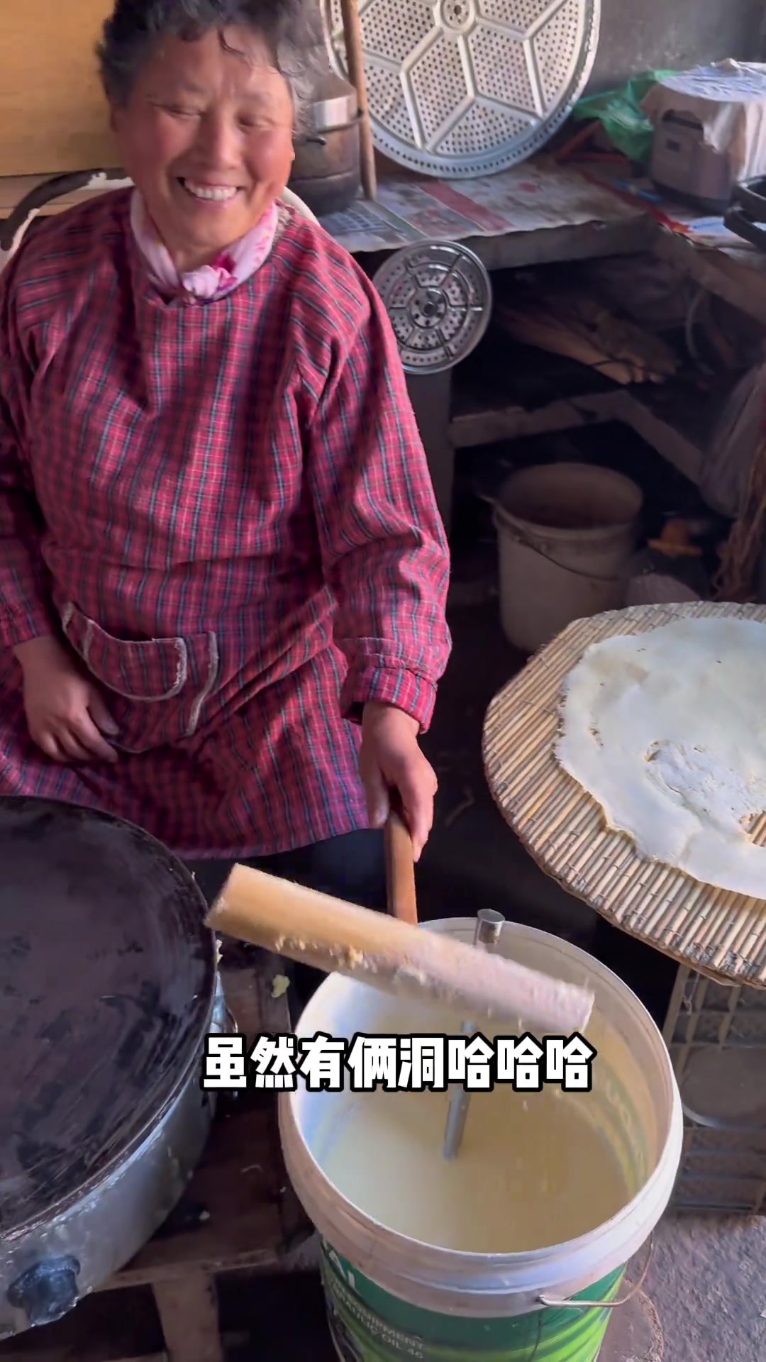 山东手工煎饼制作过程，儿媳妇必备技能