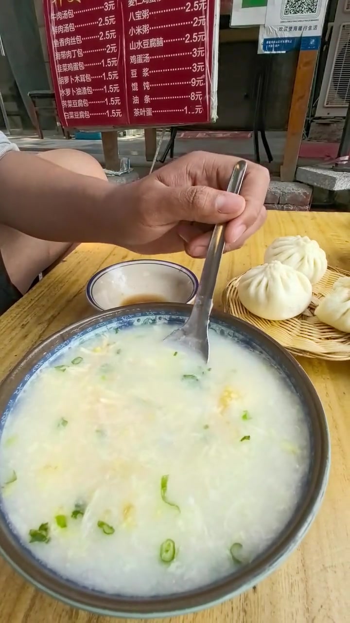 来到泰安的大车档，十几块钱吃饱了还是灌汤包呢#包子铺 #糁 #早点铺