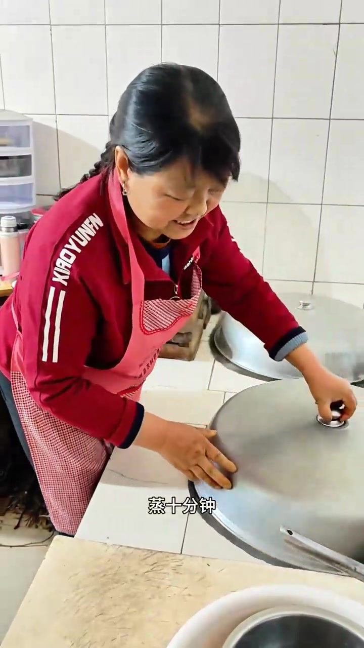 春天的味道，苜蓿菜疙瘩菜馍好吃的很，有想吃的吗？快做起来！