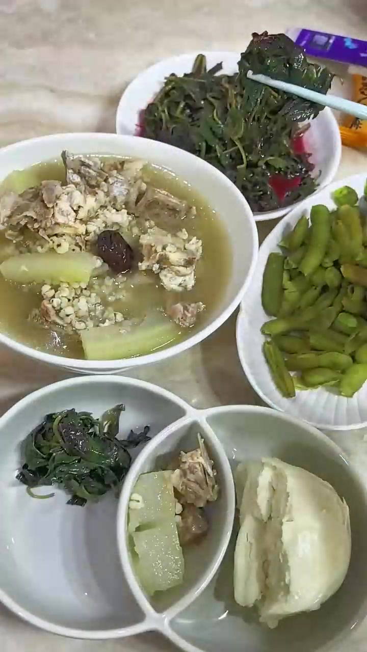 炖一锅冬瓜薏米排骨汤,从胃暖到心的舒服!