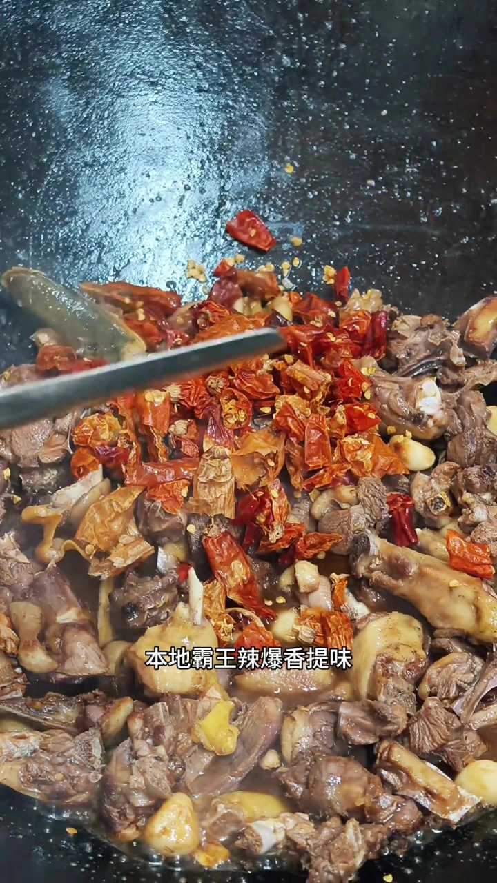 地道南雄酸笋鸭，鲜辣开胃越焖越香，粤北大地的朴实乡愁