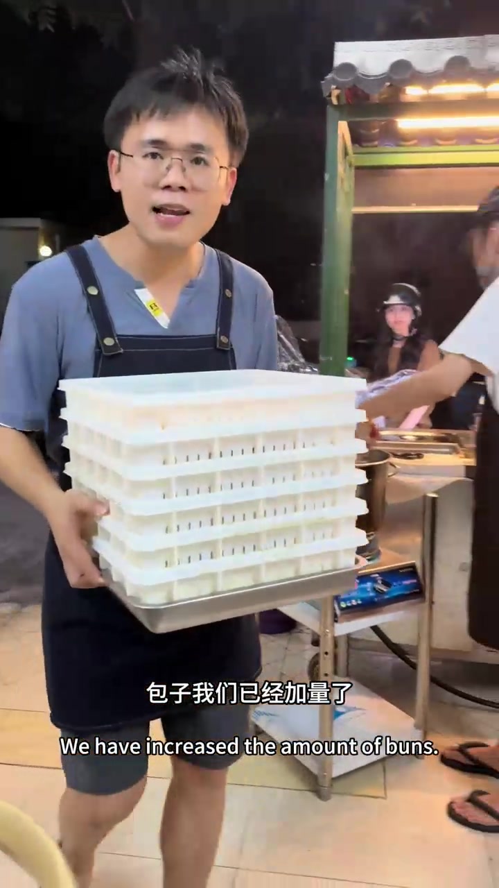 今天答应大家,冰激凌臭豆腐必须加量,谁懂这口美味!