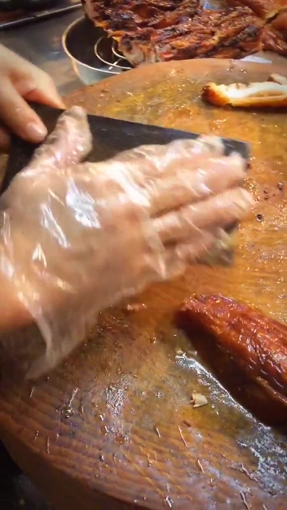 正宗广东烧鹅,汁水爆棚,我喜欢烧鹅肶整个吃