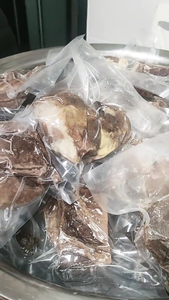 清水煮的水牛肉,吃起来很香
