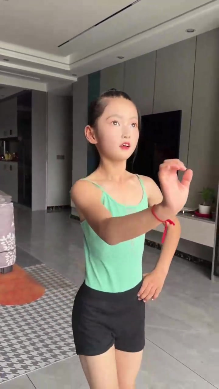 舞蹈考级考五级,这个妆容希望给你带来自信