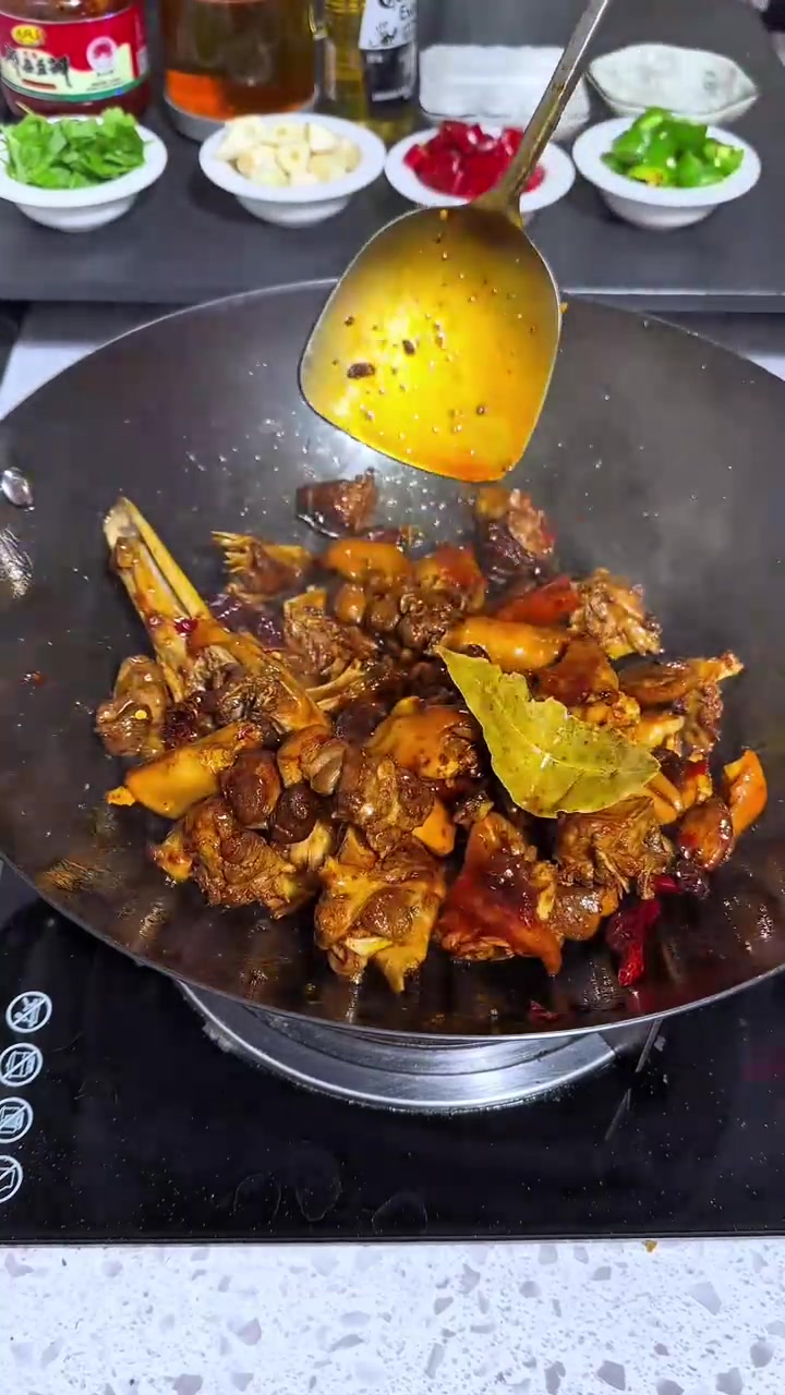 啤酒鸭最简单的做法，香辣入味超级好吃，快去试试吧