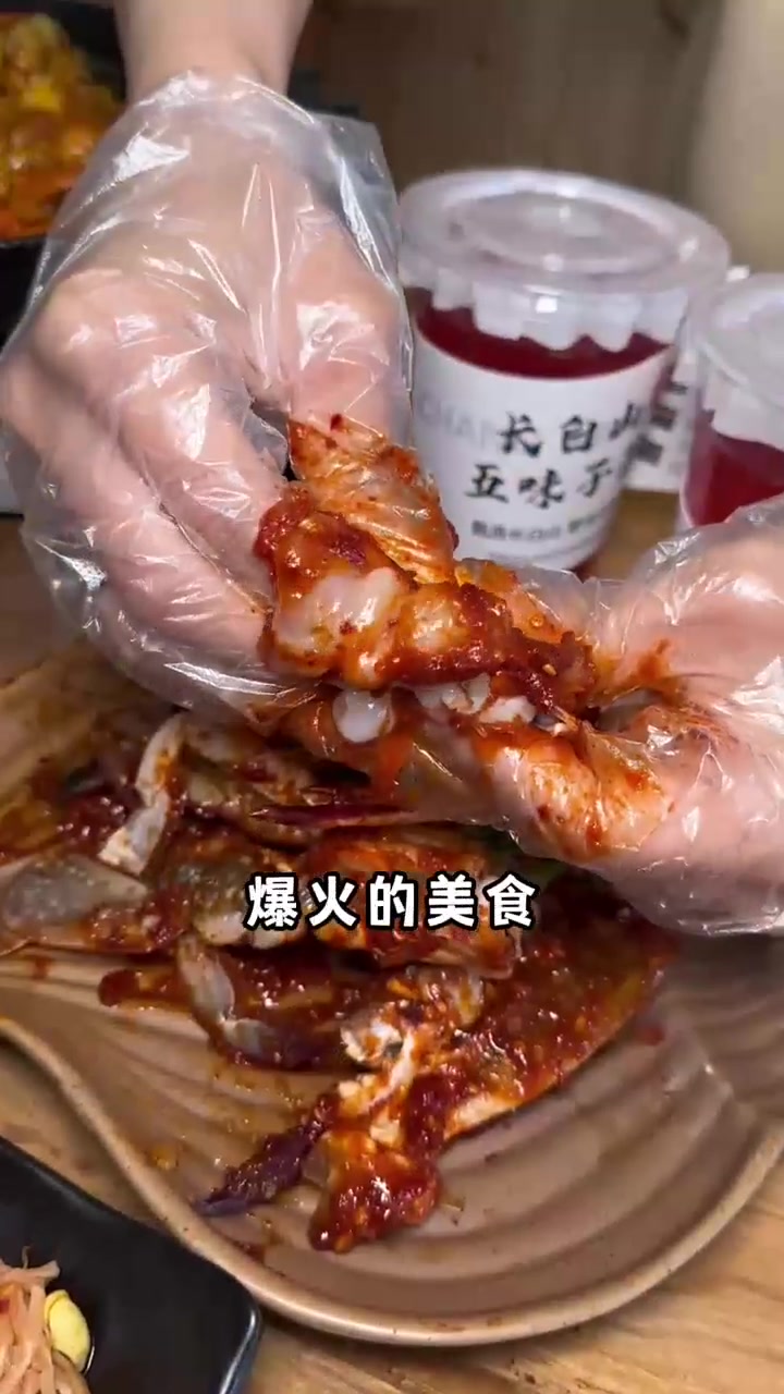 长白山能吃到拉丝春川熔岩鸡和芝士排骨，超爱！