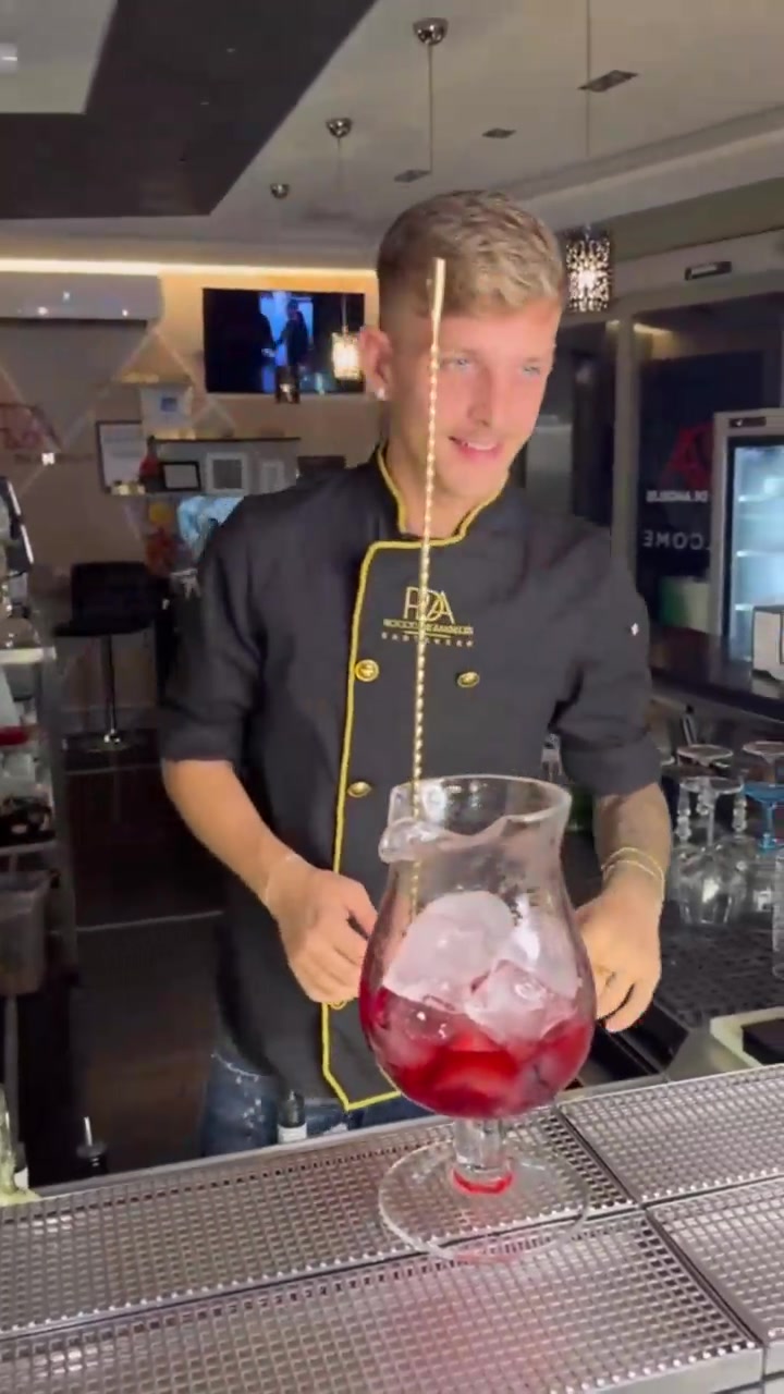 简单调制一杯内格罗尼鸡尾酒