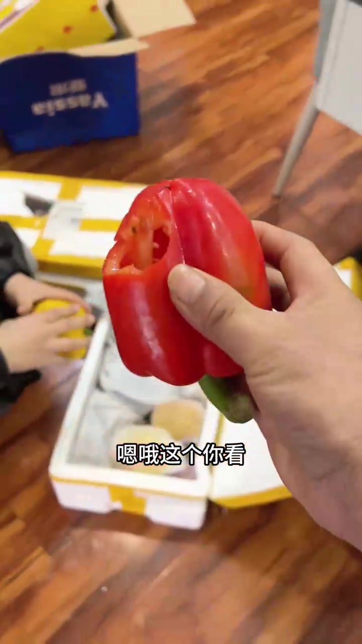 这个童话般的水果辣椒,你吃过吗?快买点回去试试,摆盘也好看