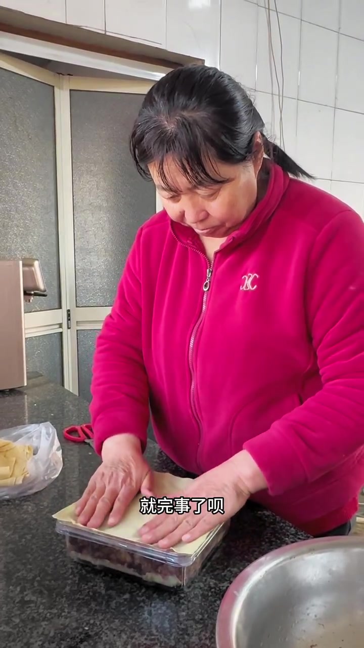 二月二,老妈把猪头肉压成猪头焖子,一点都不腻,很香