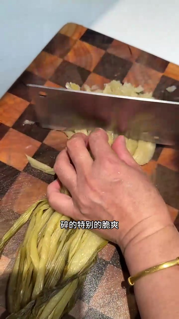 安徽的高杆腌白菜真的太好吃了，随便炒一下都好香好下饭