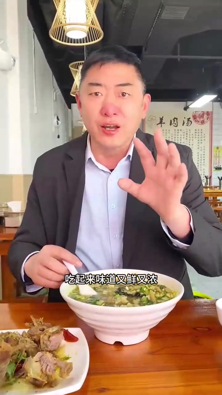 今天又来吃從记泡馍,烧烤上新来尝尝,特色烤鱼片鱼排必尝
