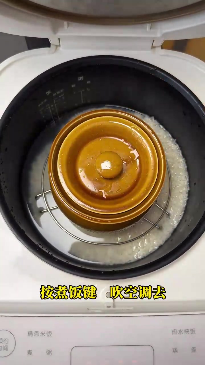 立秋后喝羊肚菌虫草花排骨汤！瓦罐慢炖，菌香肉香交融，汤汁鲜香