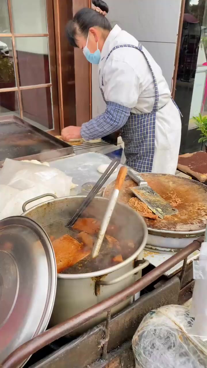 白吉馍配芝麻叶豆腐脑,早餐这样吃怎么样?