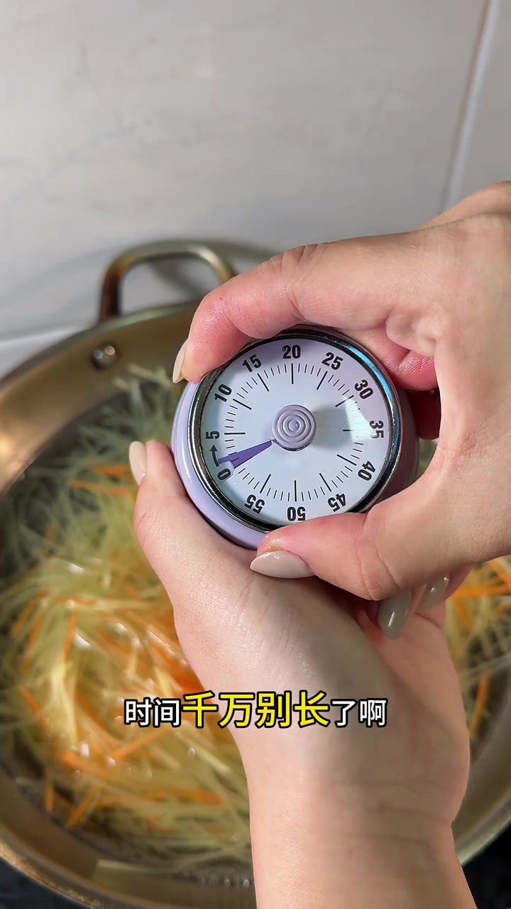 我那1000w人看过的炝拌土豆丝谁做都好吃!嘎嘎清脆,东北小饭店儿味 #炝拌土豆丝 #东北