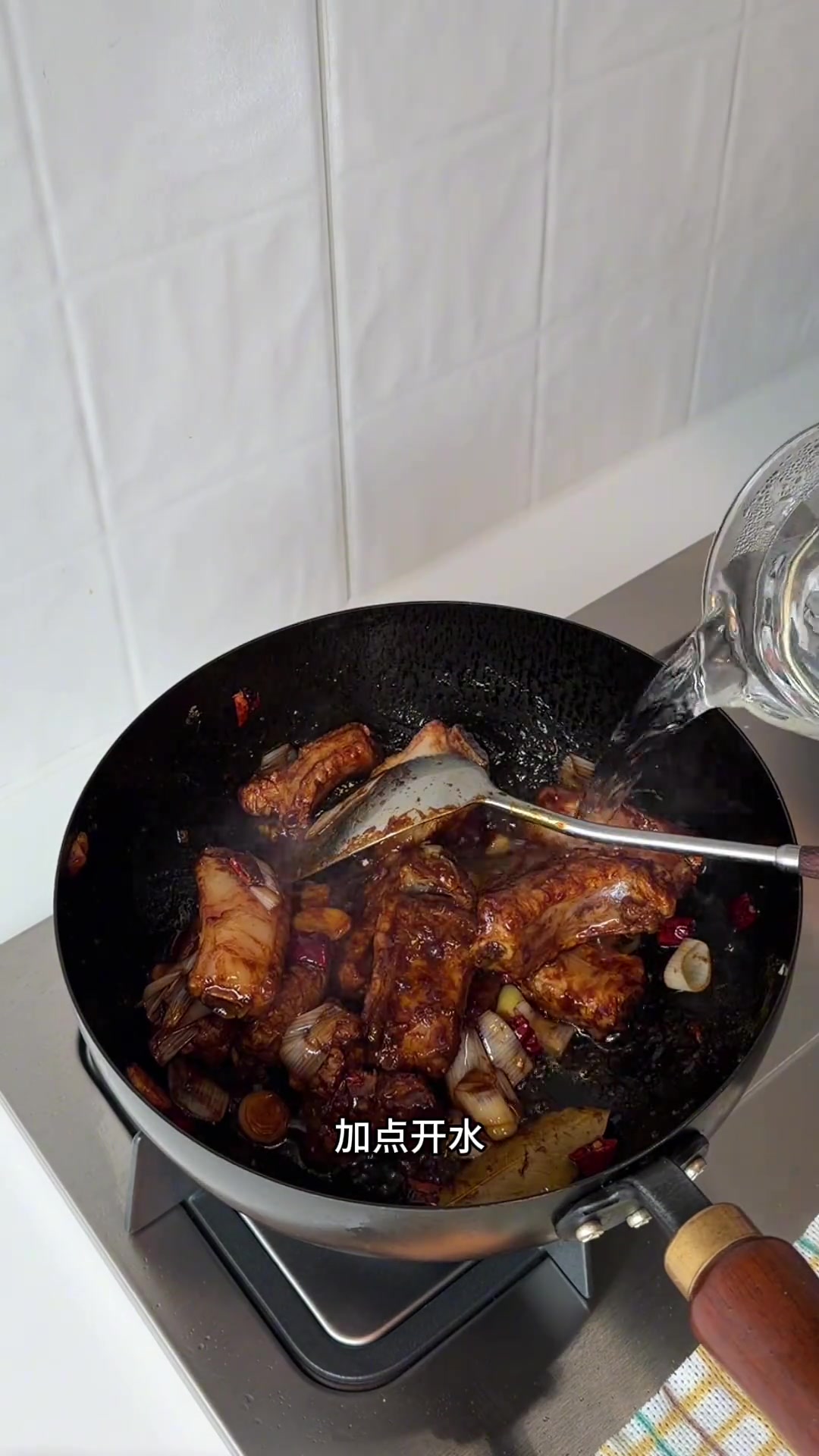 香的嘞,排骨炖土豆家常做法