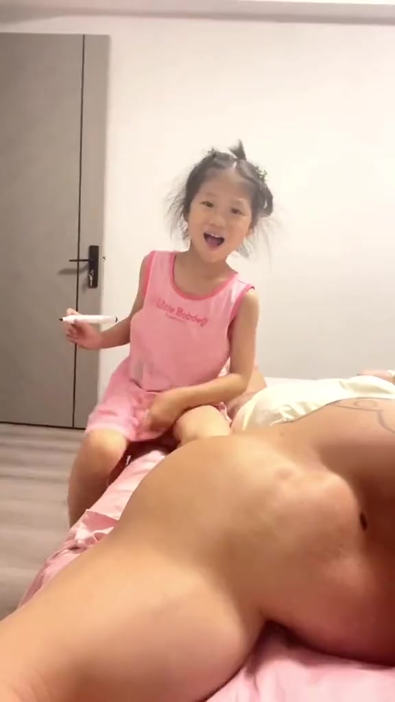 不懂就问，俩小鬼送我的这幅满背纹身值多少钱？