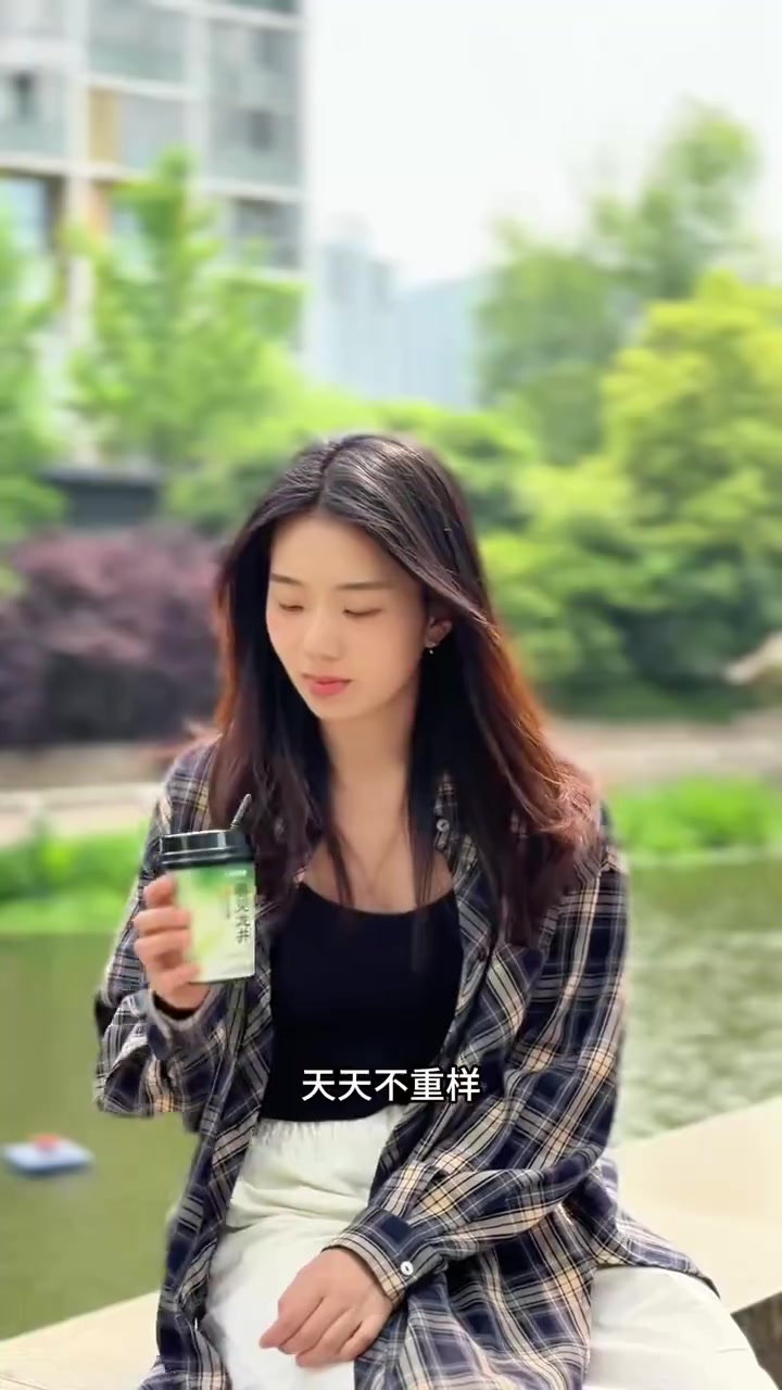 夏天来了，我的好朋友你愿意给我买一箱香飘飘轻乳茶吗？#香飘飘 #轻乳茶 #奶茶 #奶呼呼的