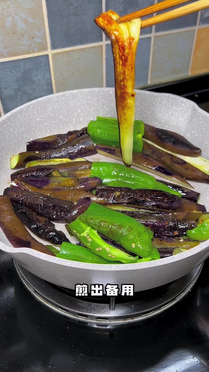 家乡美食东北酱茄子，香到停不下来