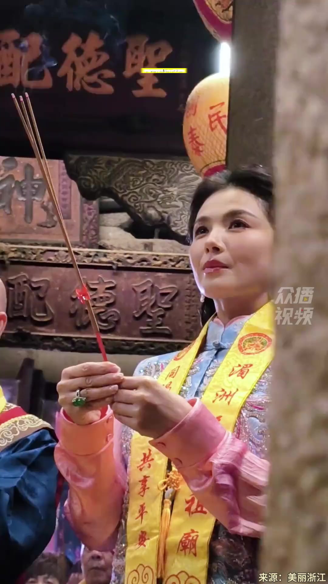 刘涛参加妈祖诞辰1066周年活动,向妈祖行三献礼,并献上生日蛋糕