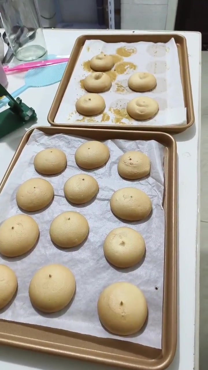用两个鸡蛋做肉松小贝蛋糕胚