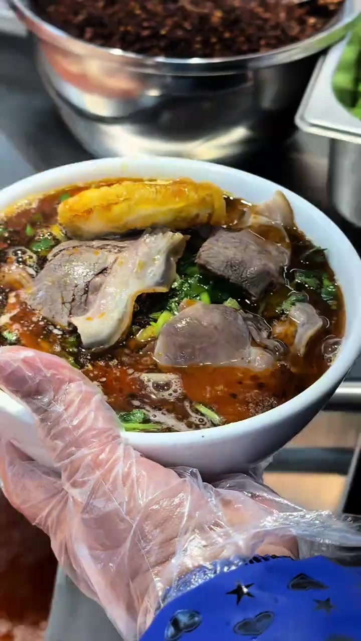 熬制500斤羊肉汤，正宗贵州遵义羊肉粉，地道贵阳美食