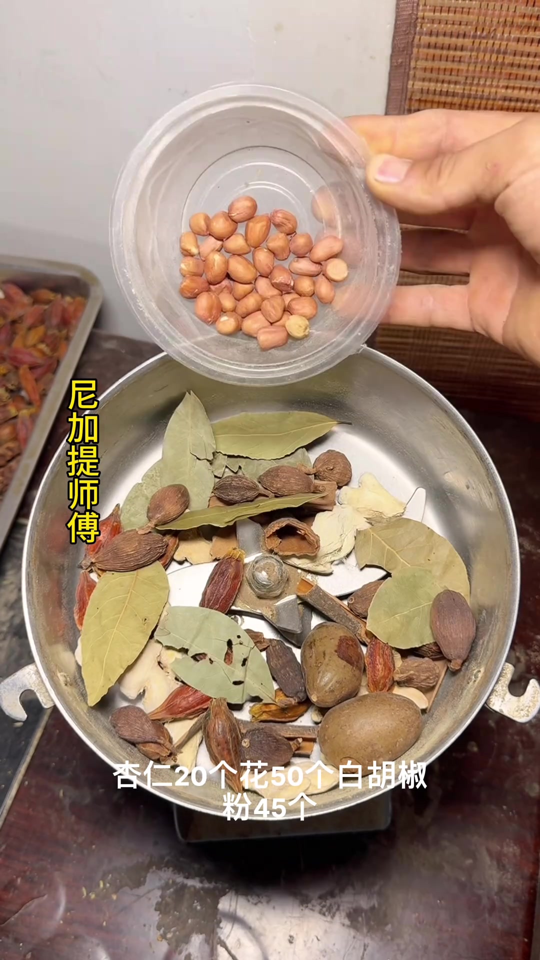 新疆过油肉拌面,秘制调料香辣诱人