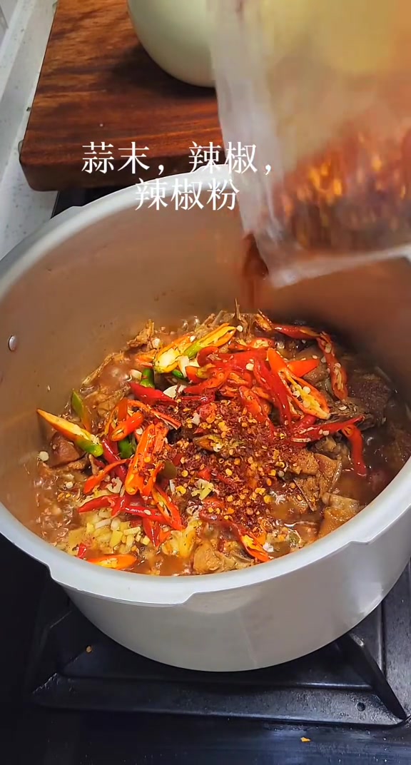 香辣啤酒鸭，汤汁拌饭能吃两碗