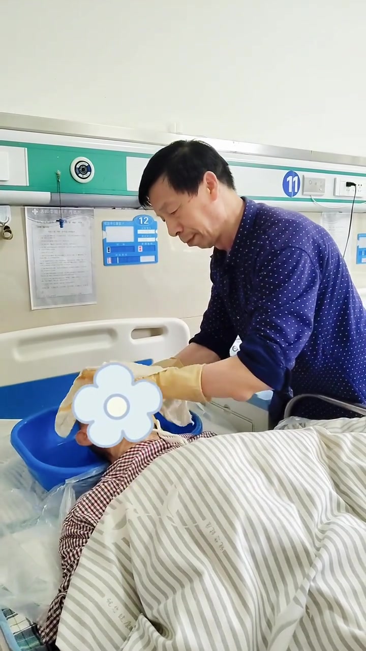 守护体面与安康,洛阳养老院关爱卧床失能鼻饲老人