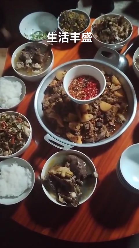 原生态鸡鸭鱼吃不完,月半生活真巴适!