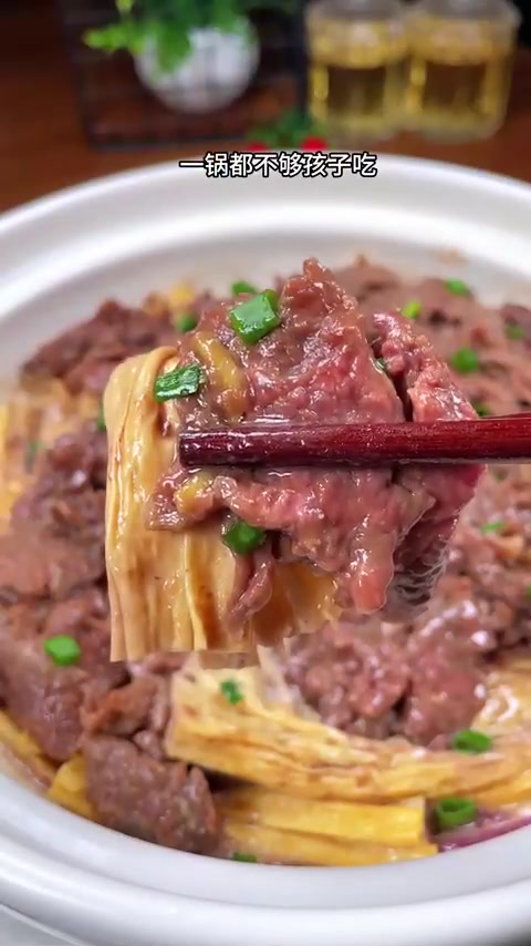 我家孩子爱吃的家常菜腐竹牛肉煲,做法简单又营养
