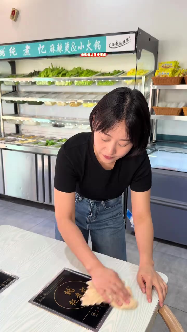被夸懵了,夸夸就是干,长春老板娘厨房斗智斗勇