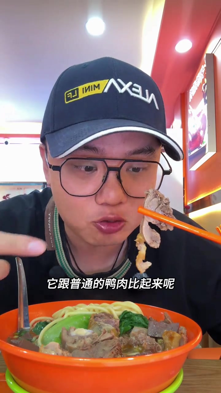 来福州美食多多,路过一家很有特色的漳州南靖土楼熏鸭面