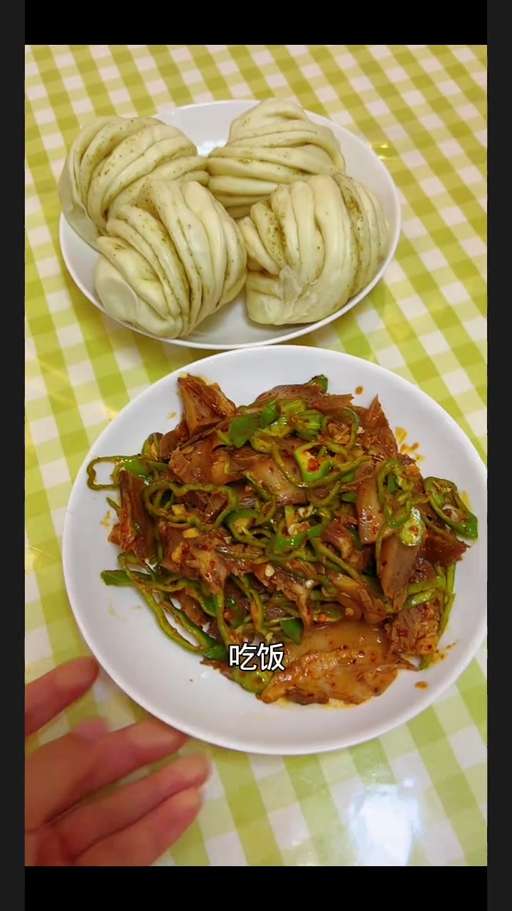 今日午饭凉拌猪头肉,配花卷卷,嗦了一桶酸辣粉,何先生喜笑颜开 #凉拌猪头肉 #凉拌菜 #酸