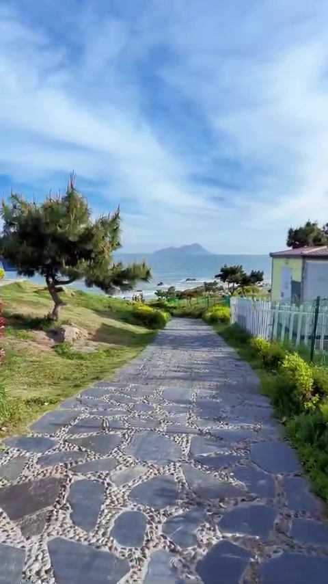 青岛风景：青岛鱼鸣嘴，发现了一条通往大海的治愈之路，比海更浪