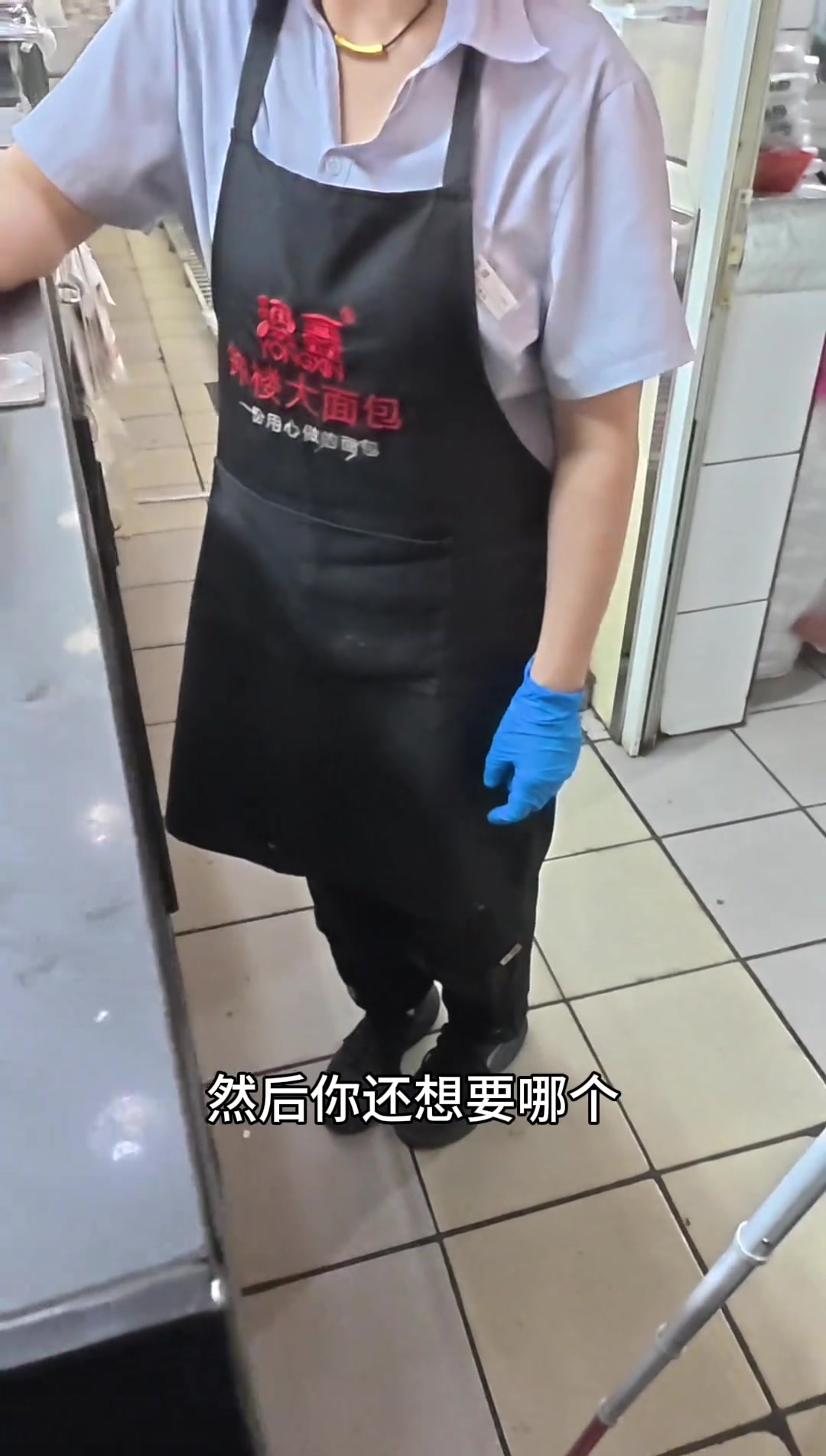 盲人夫妻逛保定，钟楼面包暖人心