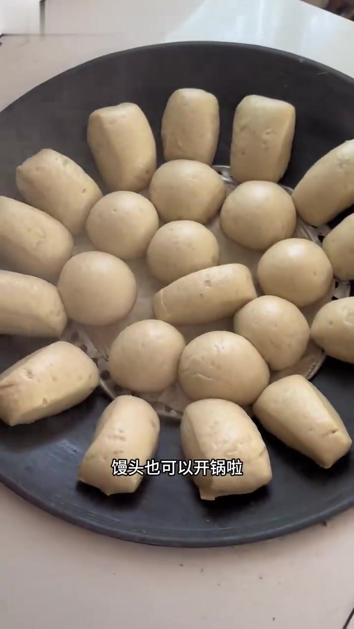 零六年小女孩给爷爷奶奶蒸包子