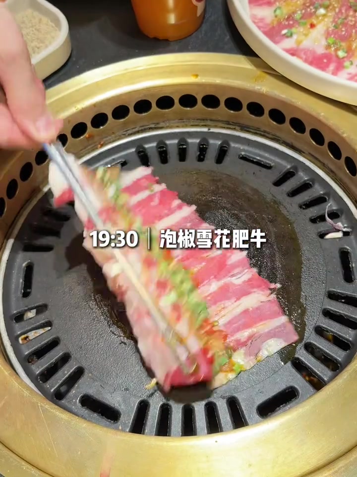 沉浸式体验西安超火火炉旁烤肉，必吃美食打卡