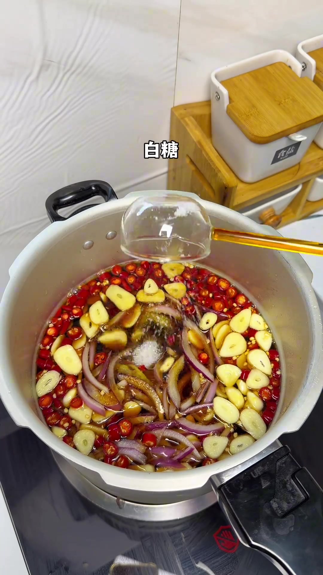 龙岩泡鸭爪鸭翅，冰爽脆辣，一口上头