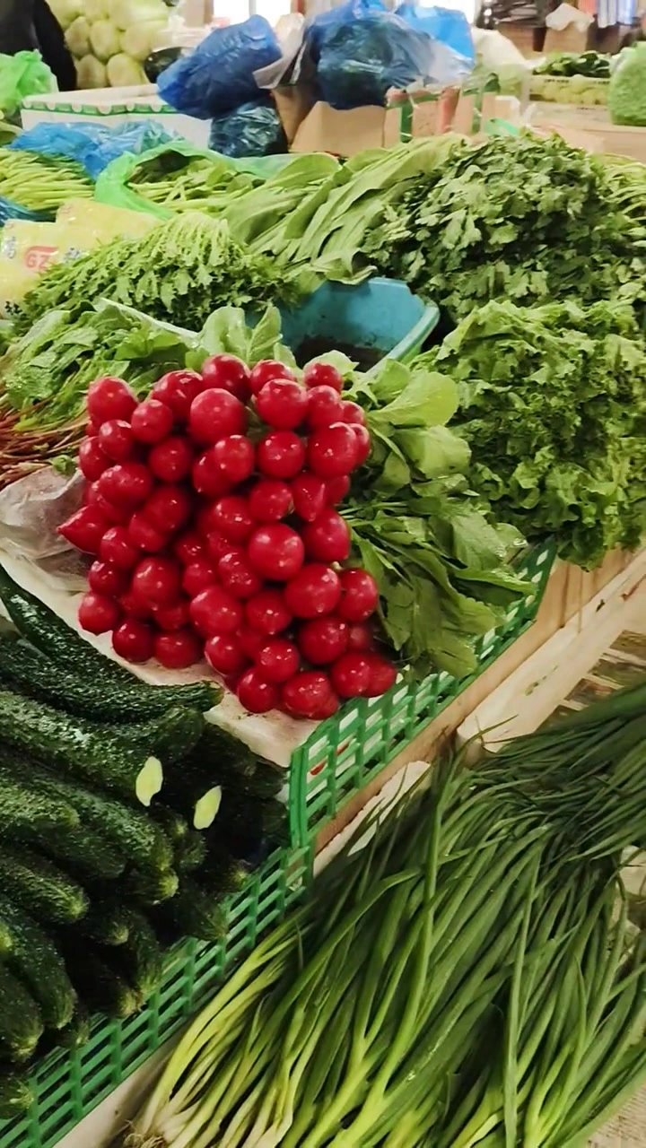 东北菜市场实拍，坚果品种齐全，真实环境与买蔬菜技巧